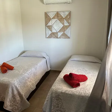 Вилла Dream With Heated Swimming Pool, Jacuzzi, Waterfall, Heating Is Extra *